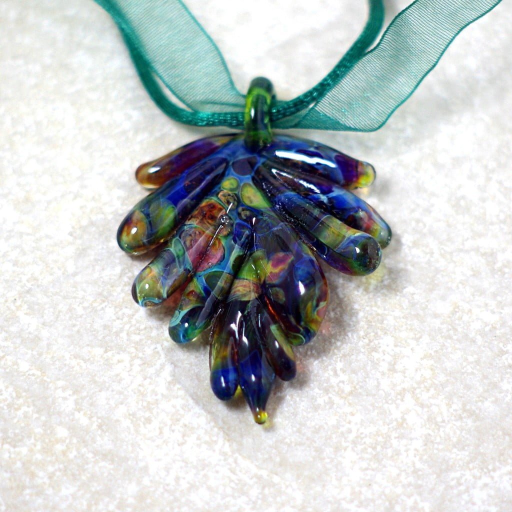 Bright leaf borosilicate glass pendant