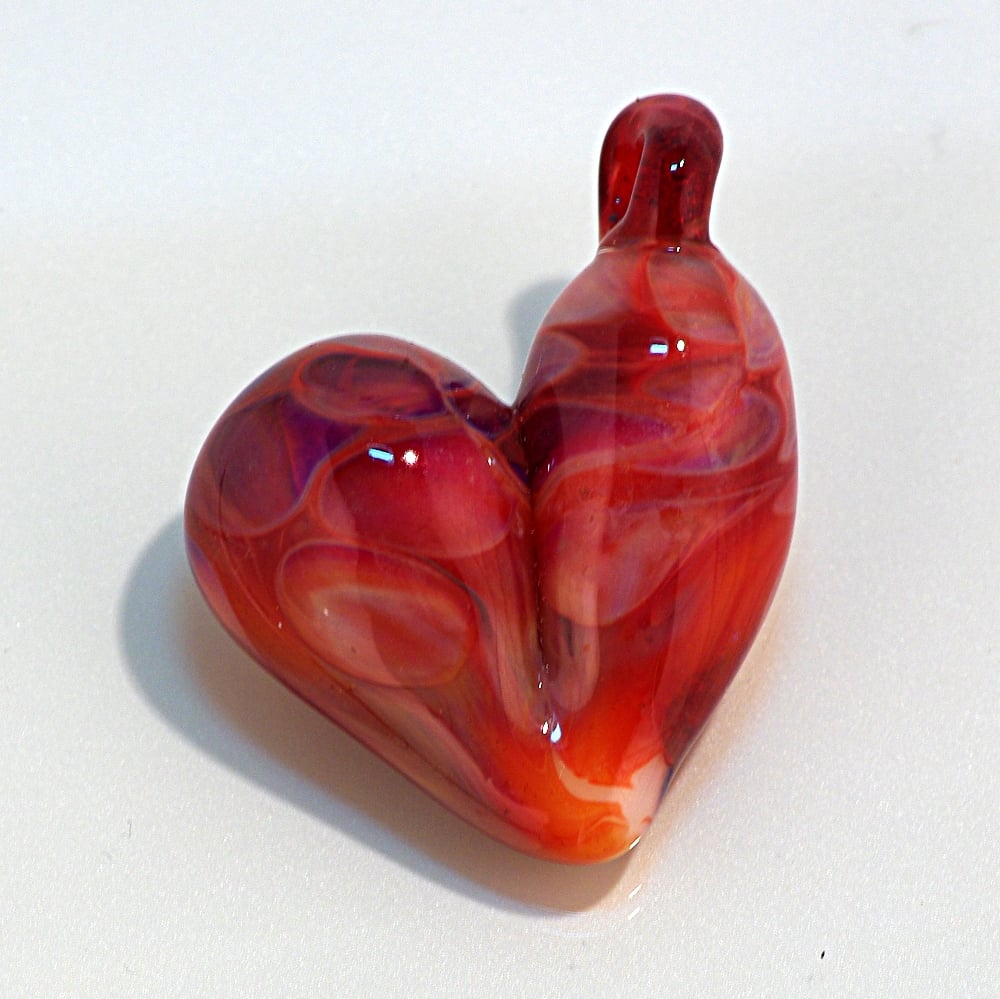 Little red borosilicate glass heart pendant